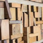 detalle de la madera de un cuadro grande de madera reciclada