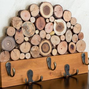 portallaves de pared con rodajas de madera